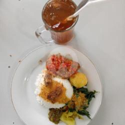 Nasi Ayam Balado   Telur Bulat   Es Teh Manis