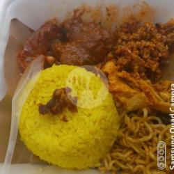 Nasi Kuning Daging Rendang