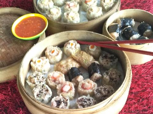 Aizuka Dim Sum Siomay Ayam Sleman Trimulyo Gofood