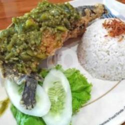 Ikan Nila Goreng Lalap Sambal Ijo Si Kumis