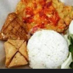 Penyetan Tahu Tempe Telur Dadar