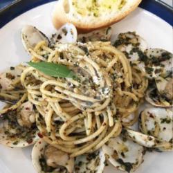 Spaghetti Pesto With Clams