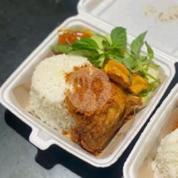 Nasi Ayam Lalapan Serundeng