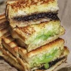 Roti Bakar Matcha Oreo