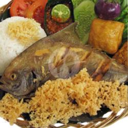 Nasi Timbel Bawal Laut Kremes