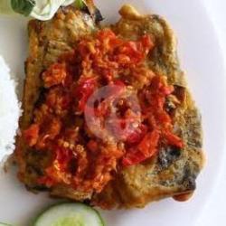 Ikan Bandeng Sambel Geprek Pedas