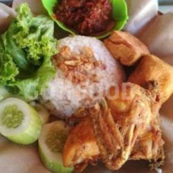 Nasi Pecak Ayam Sambal Terasi Tahu Terong Sayuran