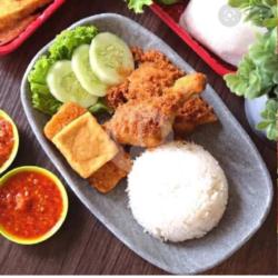 Ayam Goreng Laos Komplit