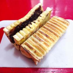 Roti Bakar Coklat Dan Kacang