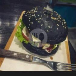 Burger Black Chicken   Keju