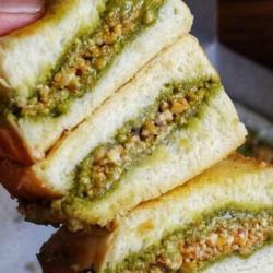 Roti Bakar Matcha - Kacang