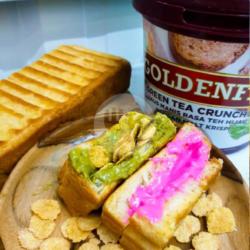 Roti Bakar Greentea Crunchy - Strawberry Premium