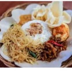 Nasi Uduk Telor Bulet Balado