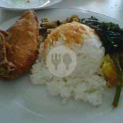 Nasi Ayam Goreng