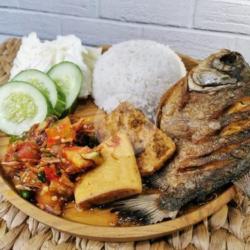 Paket Nasi Bawal   Tahu   Tempe