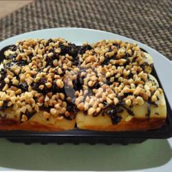 Pukis Coklat Top Kacang