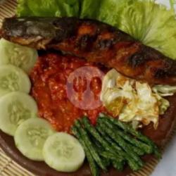 Lalapan Lele Komplit