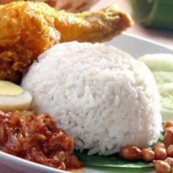 Nasi Uduk Ayam Geprek   Es Teh