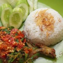 Nasi Ayam Penyet Kemangi