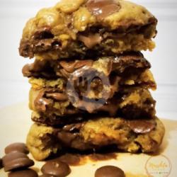 Chocolate Chips Soft Cookies