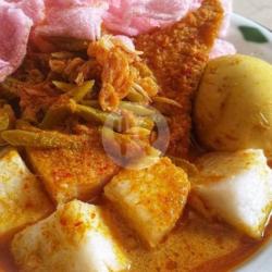 Ketupat Sayur Gulai Nangka Telor Tahu