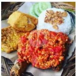 Nasi Geprek Ayam Bacem