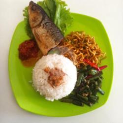 Nasi Rames Ikan Bandeng