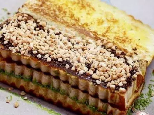 Kartika, Cake