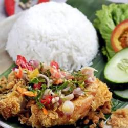 Lalapan Ayam Geprek Sambel Matah