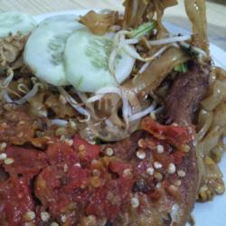 Kwetiau Goreng Telor Ayam Gepuk Sambal Bawang   Es Teh Manis