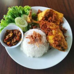 Nasi Ayam Goreng Kuning