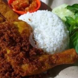 Nasi Ayam Goreng Laos