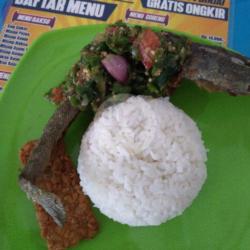 Nasi Lele Pecak