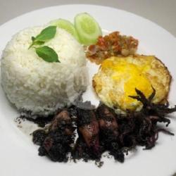 Cumi Hitam Ricebox Sambal Matah   Telor Ceplok