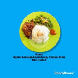 Paket Nasi ( Ayam Serundeng, Tempe Orek, Tumisan )