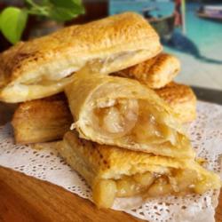 Apple Puff Pastry ( 16cm X 4cm)