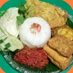 Nasi Penyet Telur Dadar Sambel Mantap Bumbu Kuning