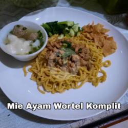 Mie Ayam Wortel Komplit