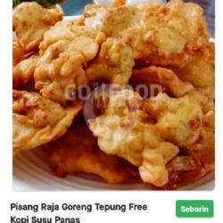 Pisang Goreng. Batata Goreng