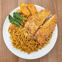 Mie Goreng Katsu   2 Egg Roll