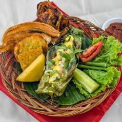 Nasi Bakar Telor Asin Komplit