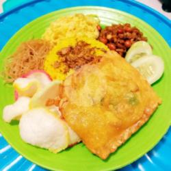 Nasi Kuning   Gorengan