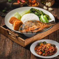 Nasi Tempong Ikan Mas Sambal Rampai