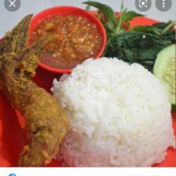 Nasi 2 Kepala Tahu Tempe Sambal Lalapan