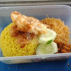 Nasi Kuning Gorengan