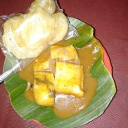 Ketupat Bumbu Sate