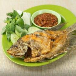 Ikan Nila Kremes   Nasi  Lalapan