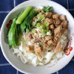 Kwetiaw Ayam Pangsit