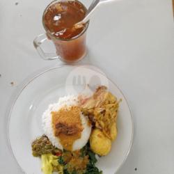 Nasi Ayam Gulai   Telur Bulat   Es Teh Manis