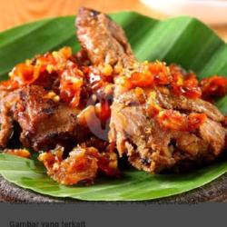 Setengah Ekor Ayam Bakar Sambel Penyet   Lalaban